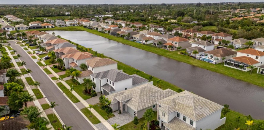 House in Lake Worth, Florida 3 bedrooms, 195.65 sq.m. № 938830