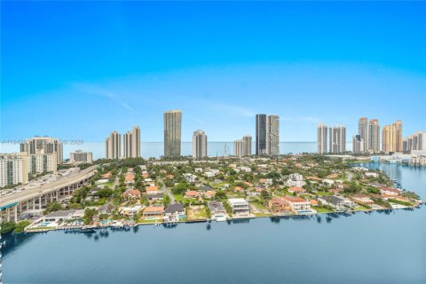 Copropriété à louer à Aventura, Floride: 2 chambres, 109.72 m2 № 2000151 - photo 2