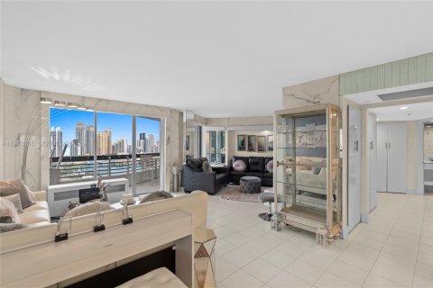 Copropriété à louer à Aventura, Floride: 2 chambres, 109.72 m2 № 2000151 - photo 9