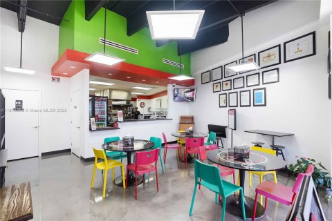 Propiedad comercial en venta en Miami, Florida № 1980516 - foto 6