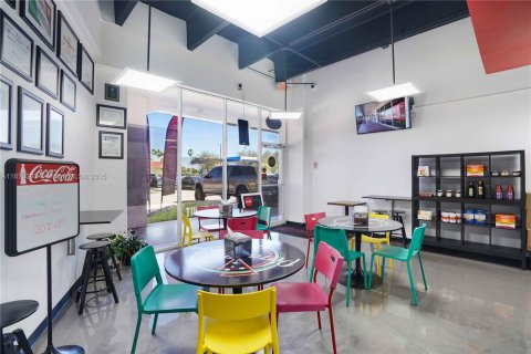 Propiedad comercial en venta en Miami, Florida № 1980516 - foto 5
