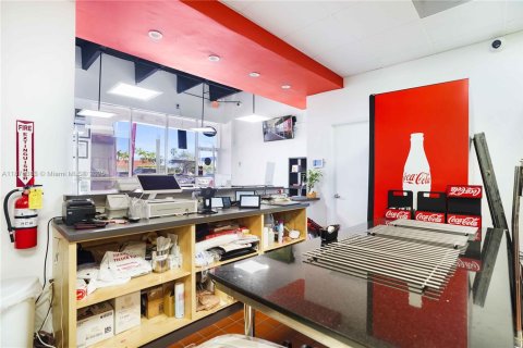 Propiedad comercial en venta en Miami, Florida № 1980516 - foto 7