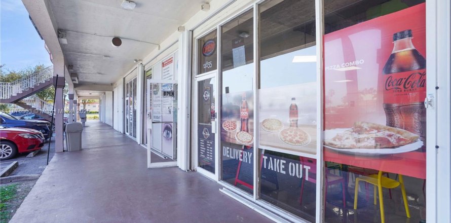 Propiedad comercial en Miami, Florida № 1980516