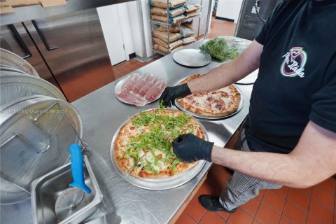 Propiedad comercial en venta en Miami, Florida № 1980516 - foto 3