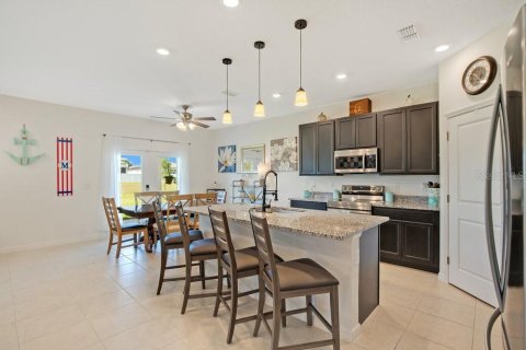 Villa ou maison à vendre à Deltona, Floride: 4 chambres, 230.3 m2 № 1813639 - photo 4