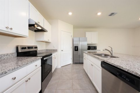 House in New Smyrna Beach, Florida 4 bedrooms, 172.33 sq.m. № 1815614 - photo 9
