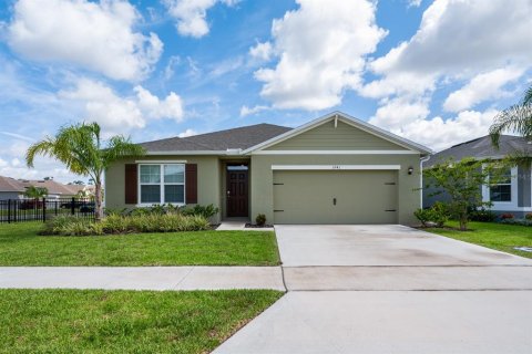 House in New Smyrna Beach, Florida 4 bedrooms, 172.33 sq.m. № 1815614 - photo 1