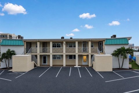 Condo in Clearwater, Florida, 2 bedrooms  № 2219983 - photo 6