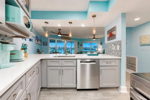 Condo in Clearwater, Florida, 2 bedrooms  № 2219983 - photo 21