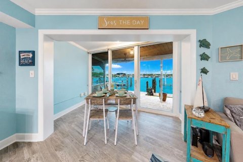 Condo in Clearwater, Florida, 2 bedrooms  № 2219983 - photo 18