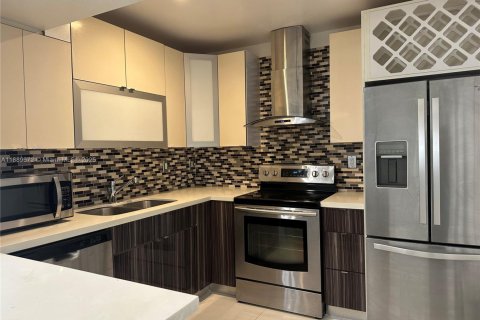 Copropriété à louer à Miami, Floride: 2 chambres, 90.86 m2 № 1939330 - photo 6