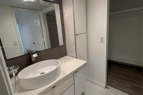 Copropriété à louer à Miami, Floride: 2 chambres, 90.86 m2 № 1939330 - photo 9