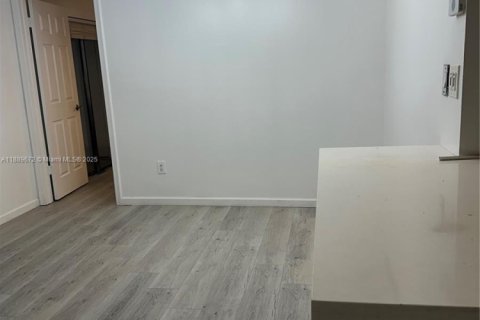 Copropriété à louer à Miami, Floride: 2 chambres, 90.86 m2 № 1939330 - photo 7