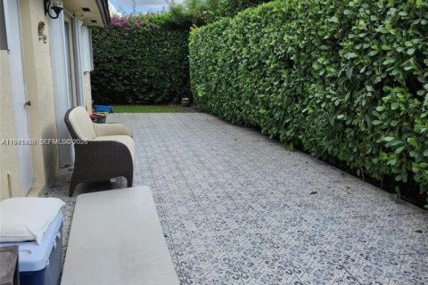 House in Miami, Florida 3 bedrooms, 140.75 sq.m. № 1998609 - photo 11