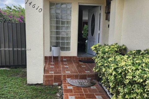 House in Miami, Florida 3 bedrooms, 140.75 sq.m. № 1998609 - photo 3