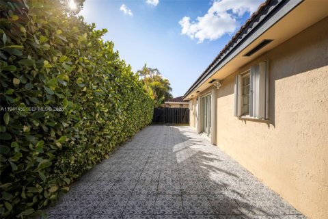 House in Miami, Florida 3 bedrooms, 140.75 sq.m. № 1998609 - photo 17