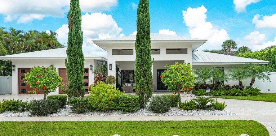 House in Delray Beach, Florida 4 bedrooms, 322 sq.m. № 2250925