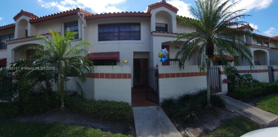 Adosado en Deerfield Beach, Florida 2 dormitorios, 106.84 m2 № 1947539