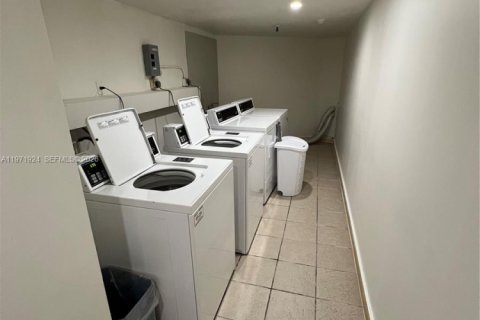 Appartement à louer à Miami, Floride: 2 chambres, 84.91 m2 № 2042261 - photo 14