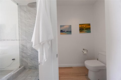 Condo in Miami, Florida, 2 bedrooms  № 2013997 - photo 21