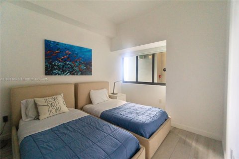 Condo in Miami, Florida, 2 bedrooms  № 2013997 - photo 24