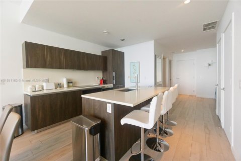 Condo in Miami, Florida, 2 bedrooms  № 2013997 - photo 11