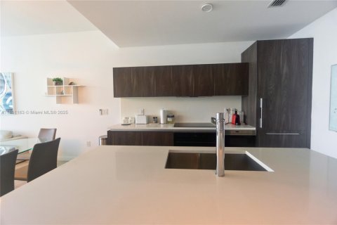 Condo in Miami, Florida, 2 bedrooms  № 2013997 - photo 12