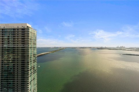 Condo in Miami, Florida, 2 bedrooms  № 2013997 - photo 26