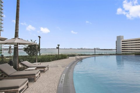 Condo in Miami, Florida, 2 bedrooms  № 2013997 - photo 29