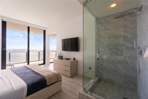 Condo in Miami, Florida, 2 bedrooms  № 2013997 - photo 18