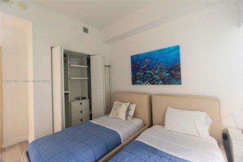 Condo in Miami, Florida, 2 bedrooms  № 2013997 - photo 23