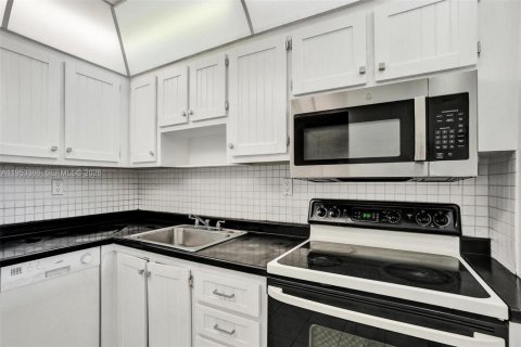 Condominio en venta en Sunrise, Florida, 1 dormitorio, 54.81 m2 № 2007725 - foto 10