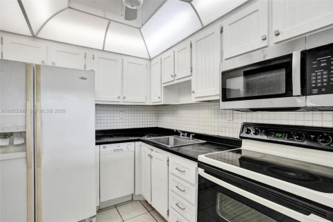 Condominio en venta en Sunrise, Florida, 1 dormitorio, 54.81 m2 № 2007725 - foto 11