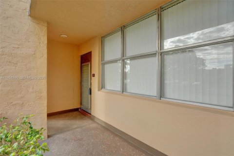 Condominio en venta en Sunrise, Florida, 1 dormitorio, 54.81 m2 № 2007725 - foto 2