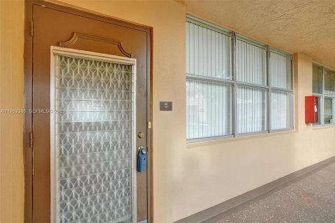 Condominio en venta en Sunrise, Florida, 1 dormitorio, 54.81 m2 № 2007725 - foto 3