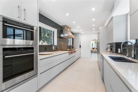 Villa ou maison à vendre à Miami Beach, Floride: 4 chambres, 292.92 m2 № 1942772 - photo 11
