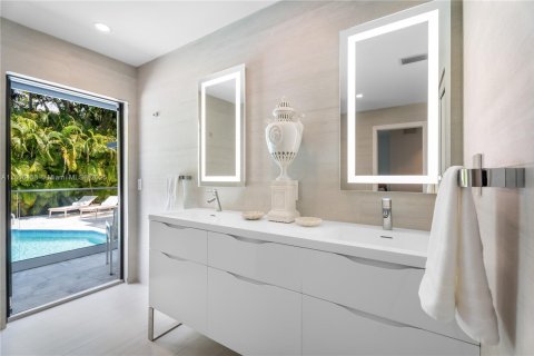 Villa ou maison à vendre à Miami Beach, Floride: 4 chambres, 292.92 m2 № 1942772 - photo 21