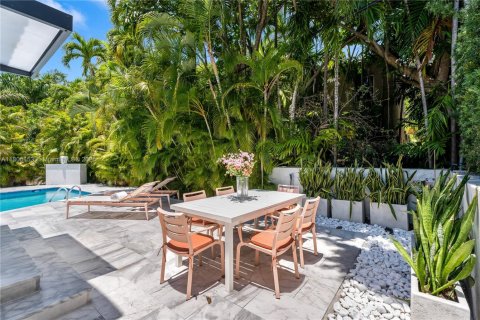 Villa ou maison à vendre à Miami Beach, Floride: 4 chambres, 292.92 m2 № 1942772 - photo 12