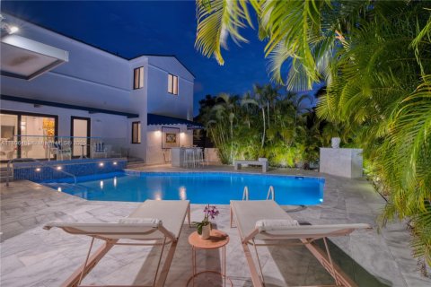 Villa ou maison à vendre à Miami Beach, Floride: 4 chambres, 292.92 m2 № 1942772 - photo 17