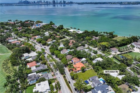 Villa ou maison à vendre à Miami Beach, Floride: 4 chambres, 292.92 m2 № 1942772 - photo 2