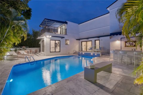 Villa ou maison à vendre à Miami Beach, Floride: 4 chambres, 292.92 m2 № 1942772 - photo 13