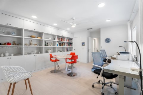 Villa ou maison à vendre à Miami Beach, Floride: 4 chambres, 292.92 m2 № 1942772 - photo 27