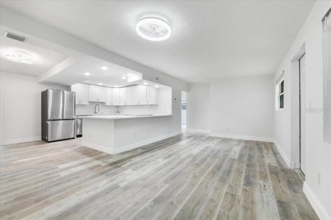 Casa en venta en Clearwater, Florida, 4 dormitorios, 124.3 m2 № 1894317 - foto 6