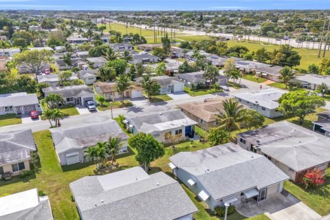 House in Margate, Florida 2 bedrooms, 97.64 sq.m. № 1714653 - photo 19