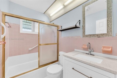 House in Margate, Florida 2 bedrooms, 97.64 sq.m. № 1714653 - photo 23
