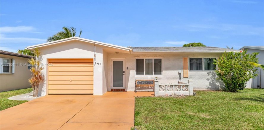 House in Margate, Florida 2 bedrooms, 97.64 sq.m. № 1714653