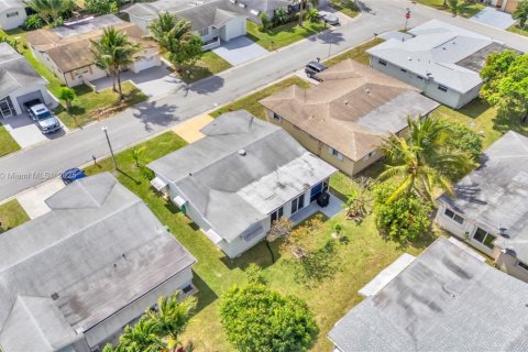 House in Margate, Florida 2 bedrooms, 97.64 sq.m. № 1714653 - photo 30