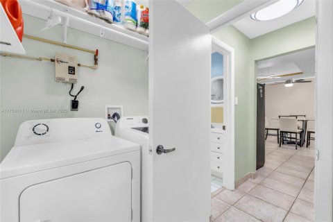 House in Margate, Florida 2 bedrooms, 97.64 sq.m. № 1714653 - photo 24