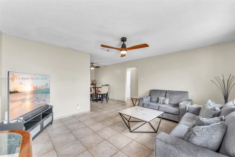 House in Margate, Florida 2 bedrooms, 97.64 sq.m. № 1714653 - photo 10