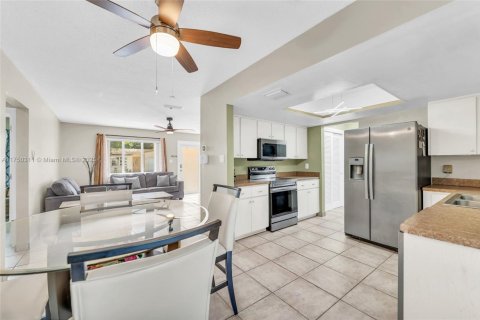 House in Margate, Florida 2 bedrooms, 97.64 sq.m. № 1714653 - photo 9
